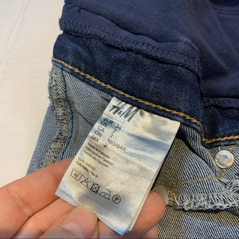 Sz. 2 H&M &Denim distressed maternity medium wash denim shorts - Picture 10 of 11